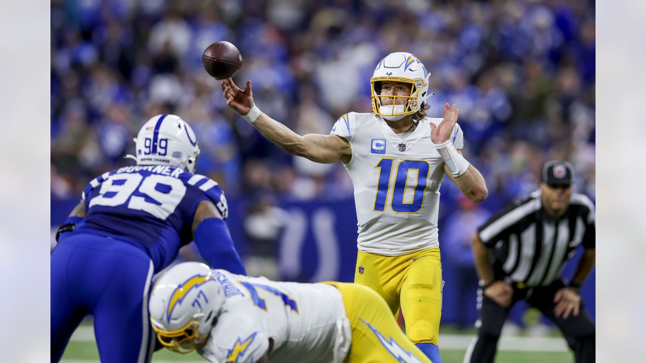 Indianapolis, Indiana, USA. 26th Dec, 2022. Los Angeles Chargers wide  receiver Mike Williams (81) runs with the ball during NFL game against the  Indianapolis Colts in Indianapolis, Indiana. John Mersits/CSM/Alamy Live  News