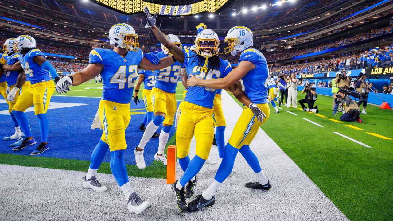 With DeAndre Carter signing with the Chargers, will Washington bring back  any more Football Teamers? - Hogs Haven