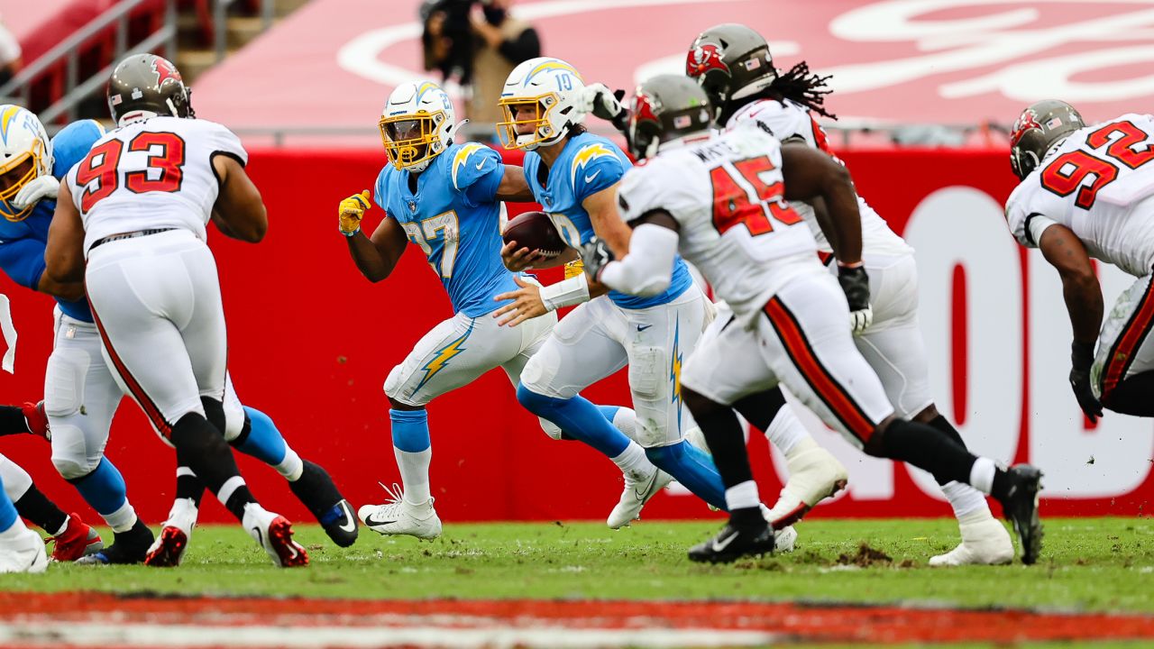 Chargers Fall to Rallying Bucs 38-31 in Third Straight Loss