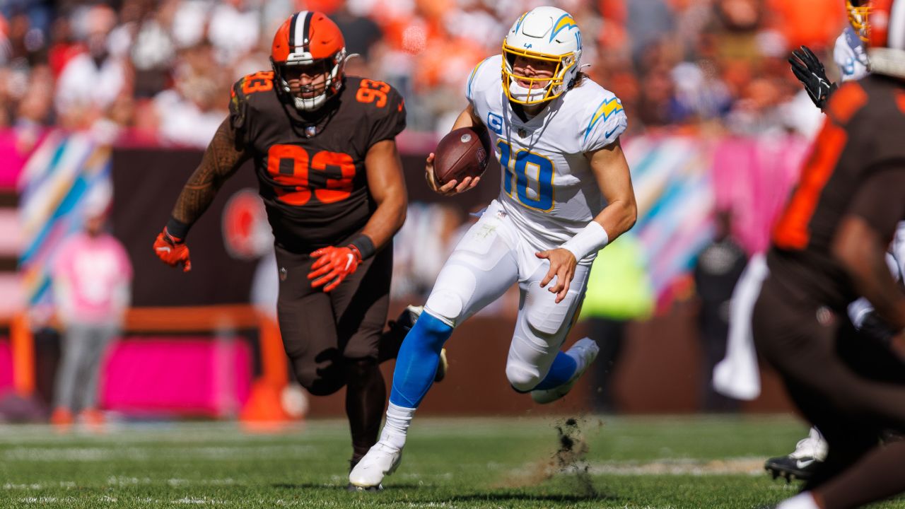 Chargers News: Rashawn Slater stays steady behind Bengals' Chase