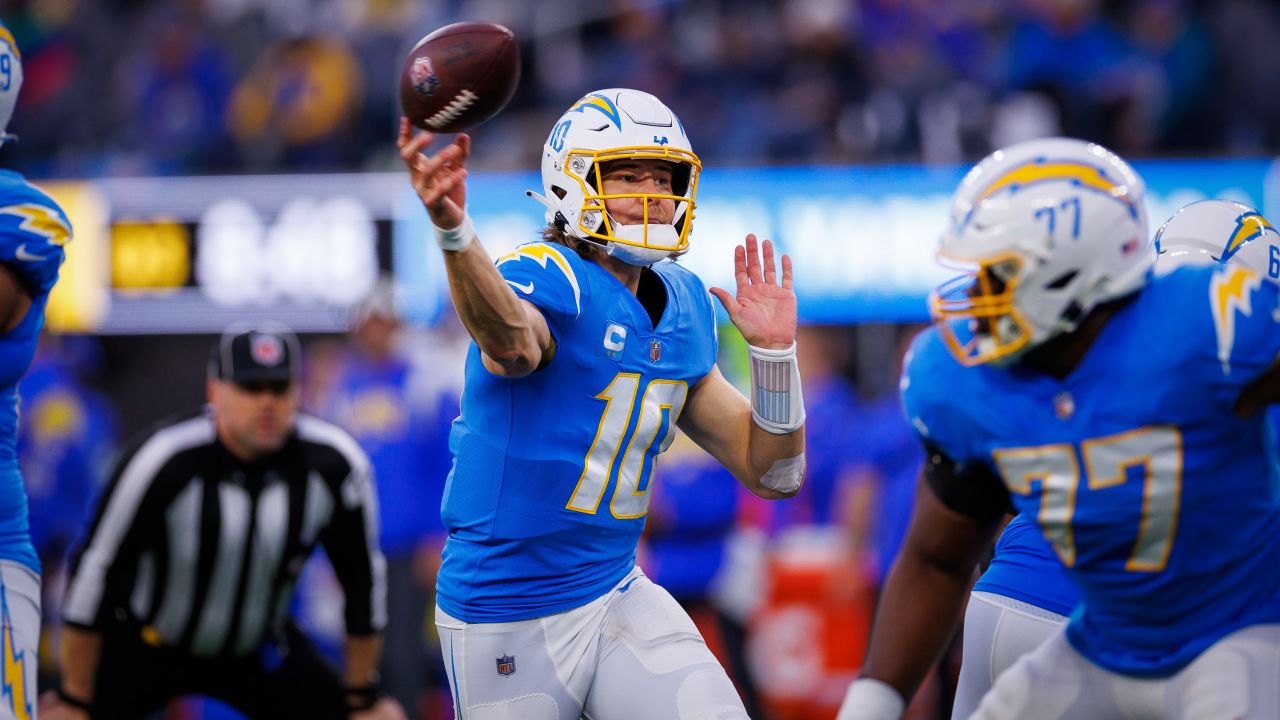 ⚡️ Los Angeles Chargers (LAC) Uniform Tracker ⚡️ on Twitter: Our final @ Chargers' 2021 uniform season matrix. Bolts (9-8) finish the season 4-5  when wearing white, 4-2 wearing powder blue, 0-1 wearing