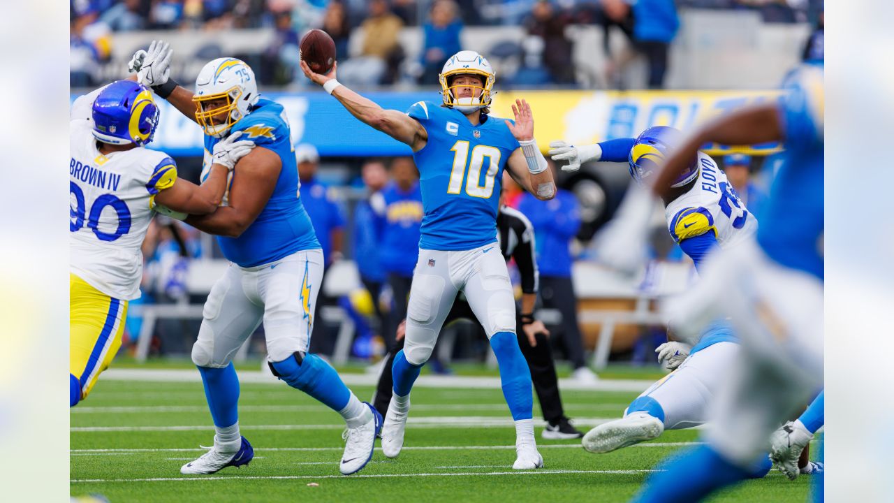 Chargers' Justin Herbert adapting quickly to Kellen Moore's offense - Sports  Illustrated