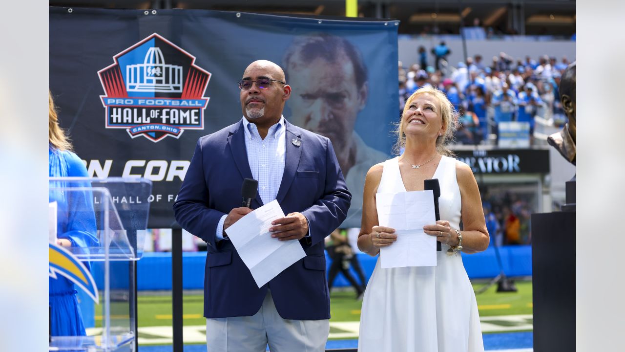 Chargers to retire Charlie Joiner, Kellen Winslow's jersey numbers - Bolts  From The Blue