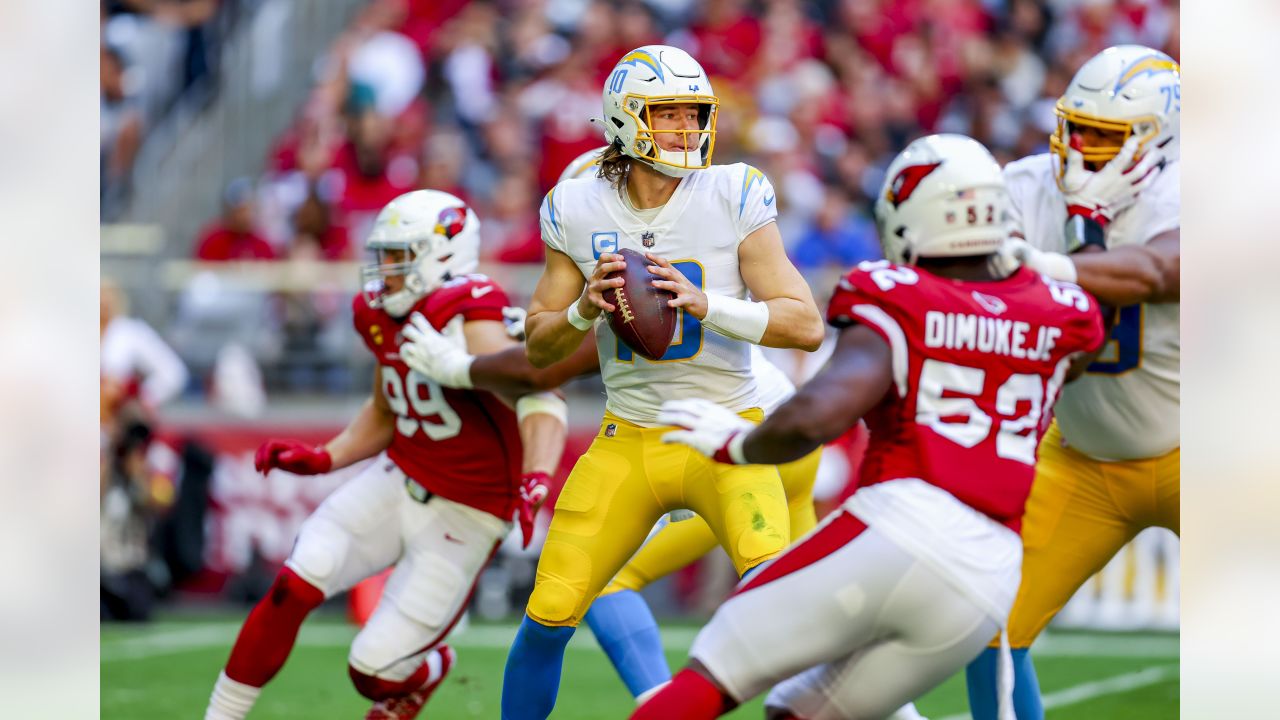 ARRIVAL PHOTOS: Cardinals Arrive For The Chargers Game