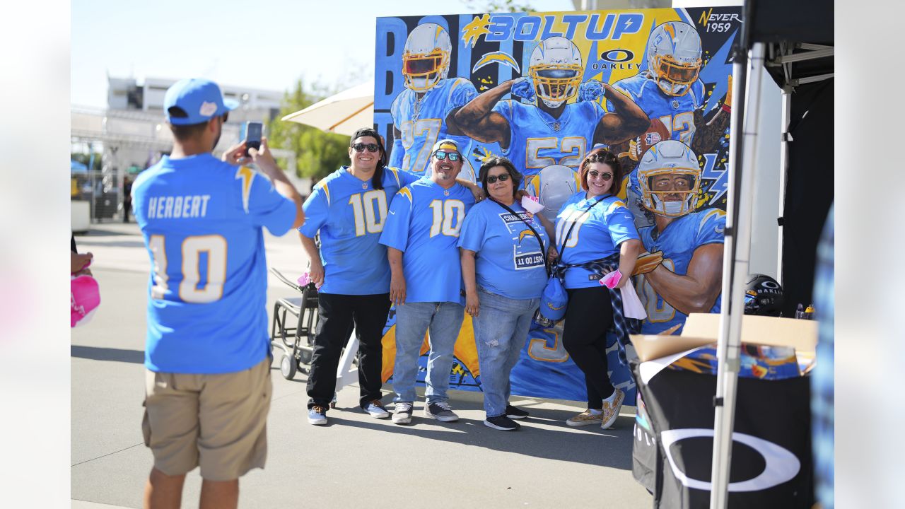 ⚡️Bolt Daddy⚡️So Fi Chargers Tailgate series MNF Broncos 10/17