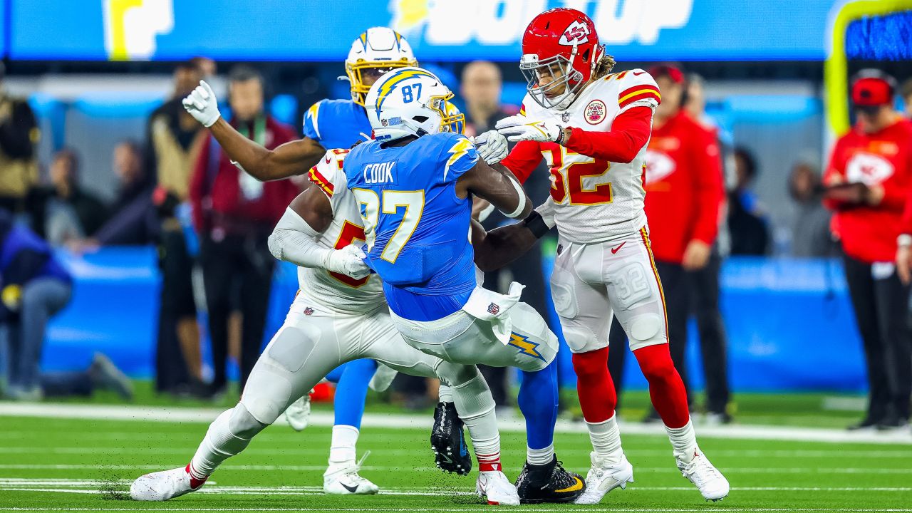 Chargers Fall to Chiefs, 34-28, in Week 15 of 2021 Season