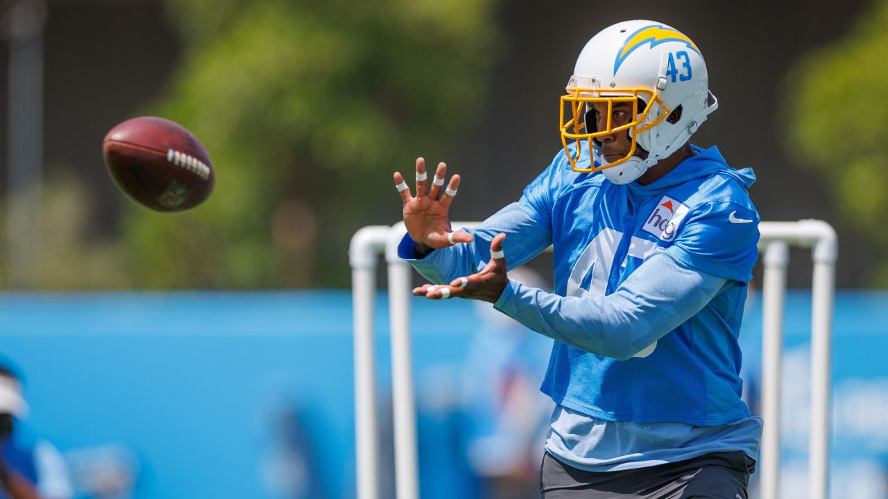 Los Angeles Chargers wide receiver Jalen Guyton (15) during training camp  on Tuesday, Aug 17, 2021, in Costa Mesa, Calif. (Dylan Stewart/Image of  Spor Stock Photo - Alamy