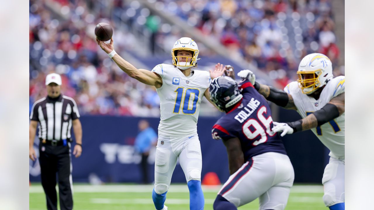 Houston, USA. October 2, 2022: Chargers quarterback Justin Herbert (10)  looks to pass during an NFL game between the Texans and the Chargers on  Oct. 2, 2022 in Houston. The Chargers won