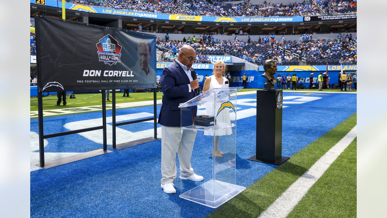 Charlie Joiner & Kellen Winslow Jersey Retirement Ceremony