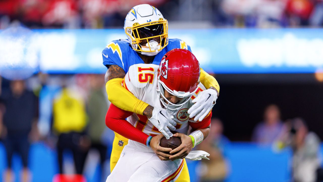 Los Angeles Chargers linebacker Khalil Mack (52) against the Denver Broncos  in an NFL football game, Monday, Oct. 17, 2022, in Inglewood, Calif.  Chargers won 19-16. (AP Photo/Jeff Lewis Stock Photo - Alamy