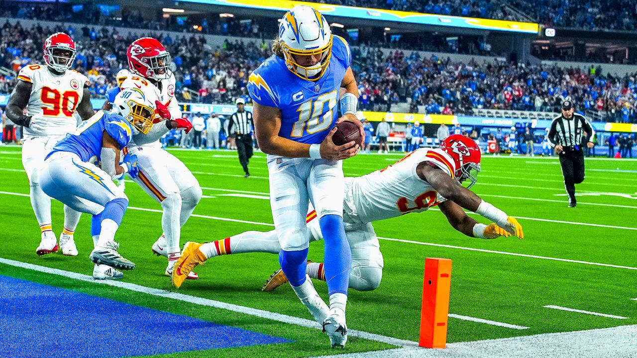 Chiefs storm back to beat the Chargers in Los Angeles - ABC17NEWS