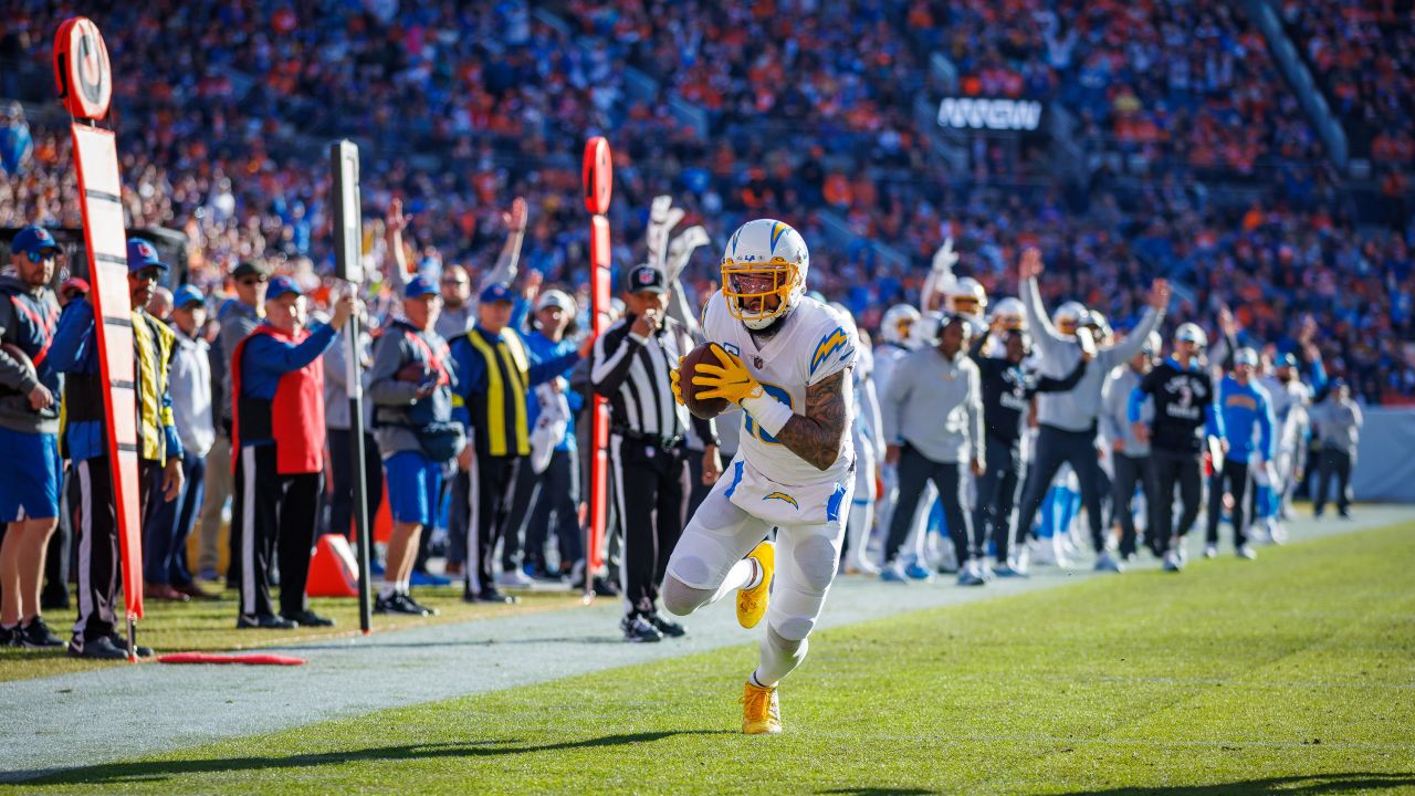 Denver Broncos Choose Vivid Seats to Offer Ultimate Fan Packages for the  2014 Playoffs