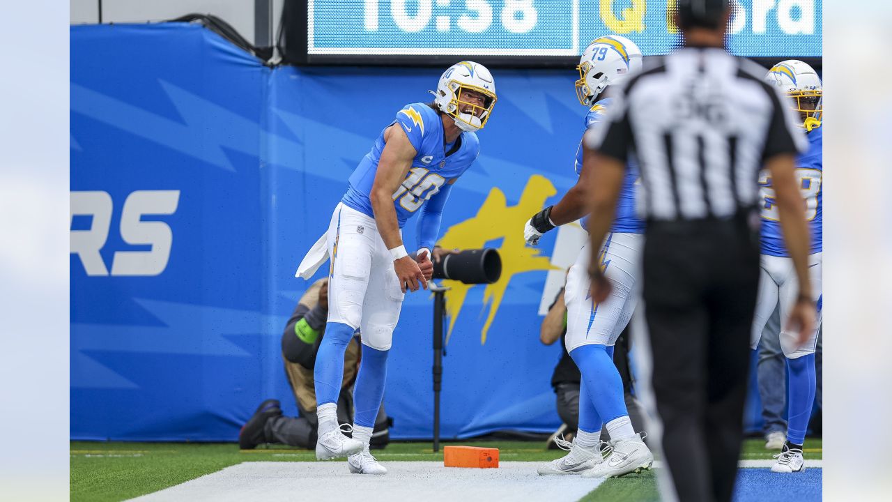 Chargers' Herbert suffers finger injury on dumb play