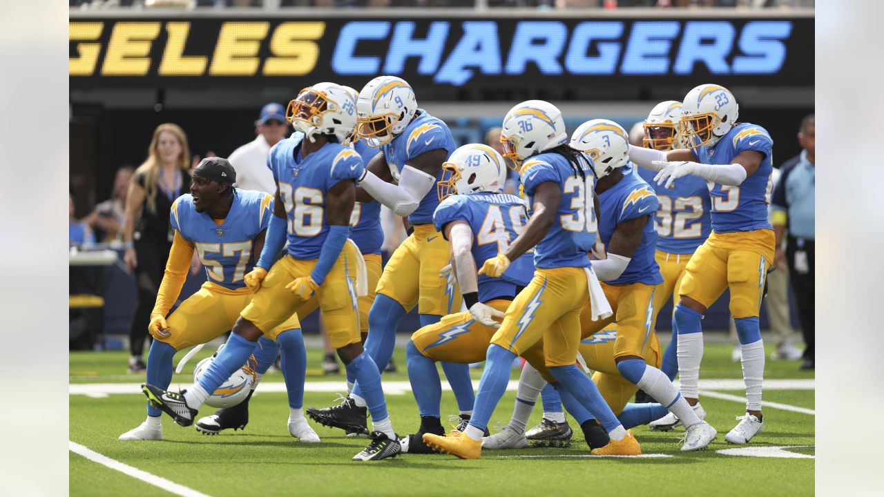 Las Vegas Raiders vs Los Angeles Chargers: A Close Rivalry Resumes at SoFi  Stadium - BVM Sports