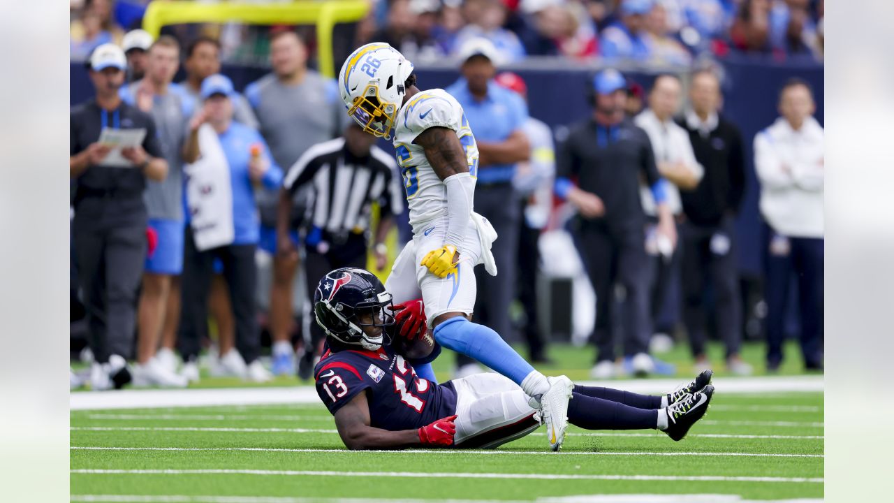 Houston, TX, USA. 26th Dec, 2021. Los Angeles Chargers cornerback Davontae  Harris (28) prior to an NFL football game between the Los Angeles Chargers  and the Houston Texans at NRG Stadium in