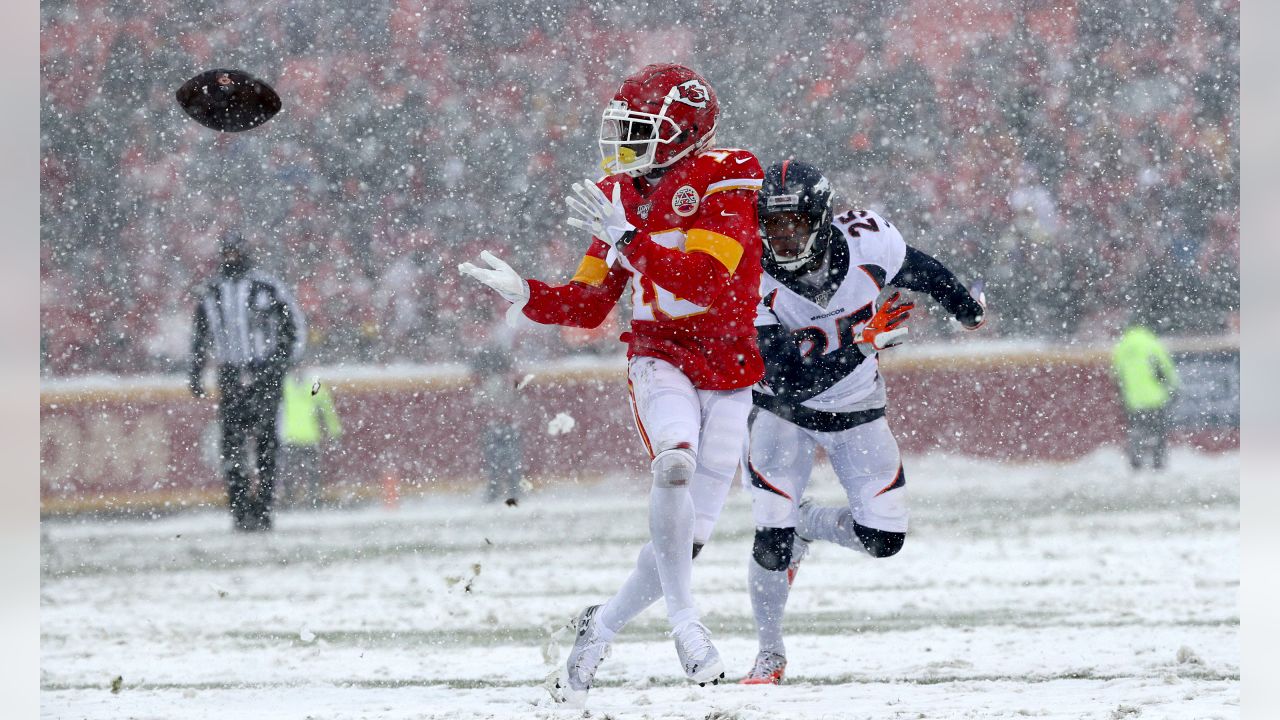 Kansas City Chiefs dominate Denver Broncos on snowy day at Arrowhead