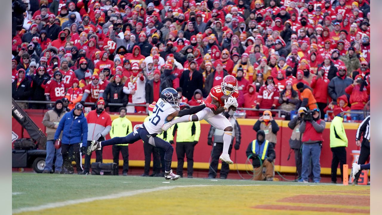 Chiefs Defeat Titans, 35-24, and Advance to Super Bowl