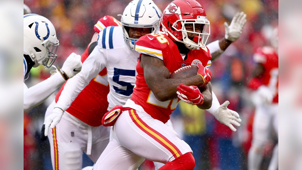 Kansas City Chiefs defeat Indianapolis Colts 31-13 to reach AFC title game  - CBS News