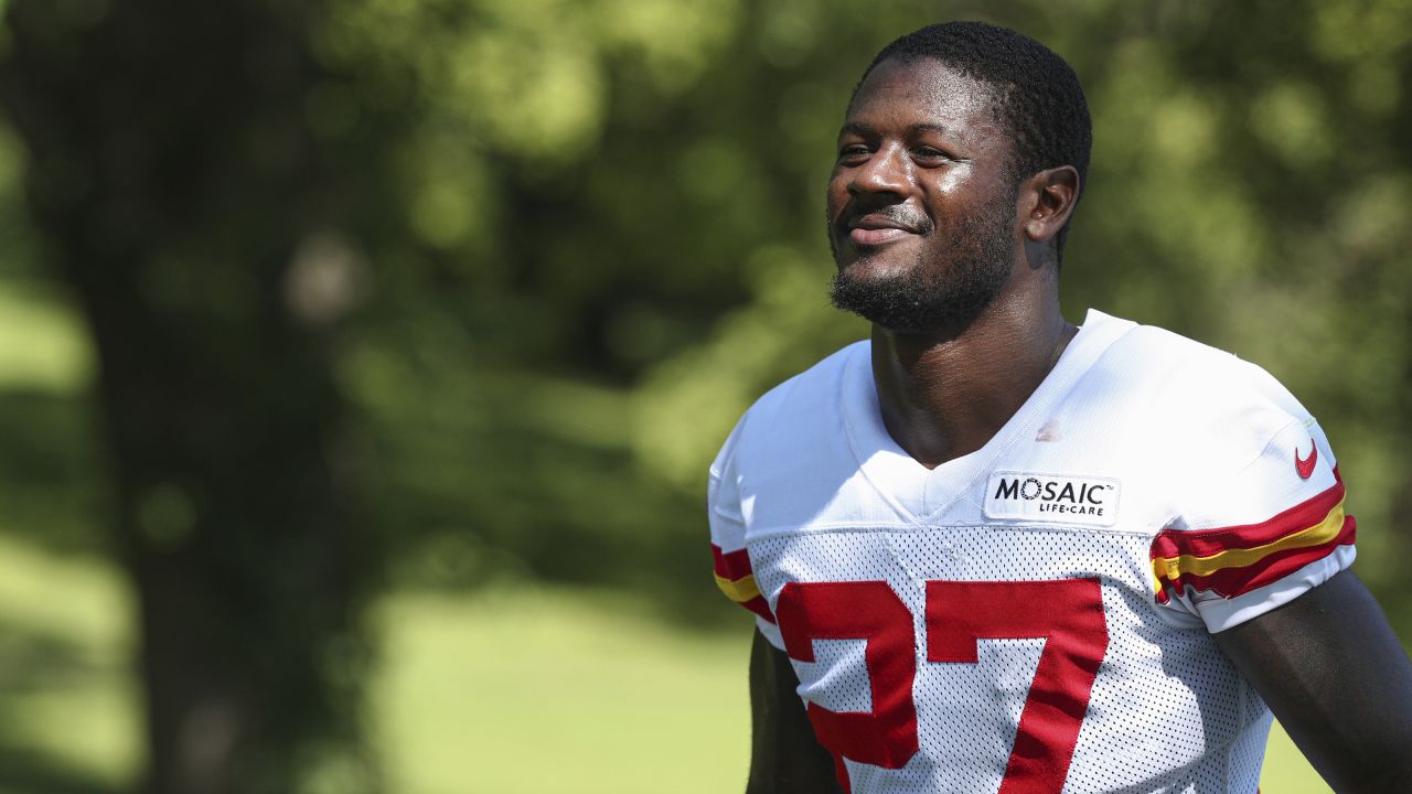 Kansas City Chiefs defensive tackle Khalen Saunders watches a drill during  NFL football training camp Thursday, Aug. 11, 2022, in St. Joseph, Mo. (AP  Photo/Charlie Riedel Stock Photo - Alamy