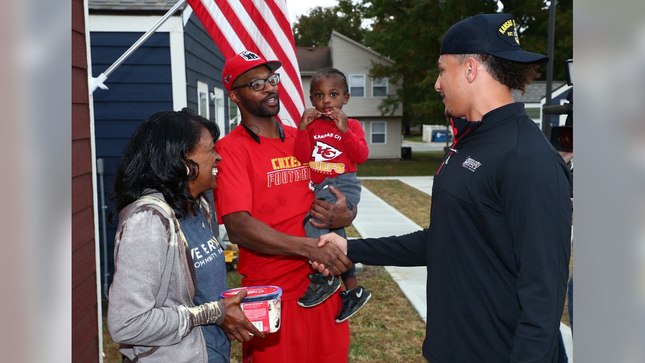 Patrick Mahomes partners with Community America in their initave to help build new tiny homes for homeless veterans.