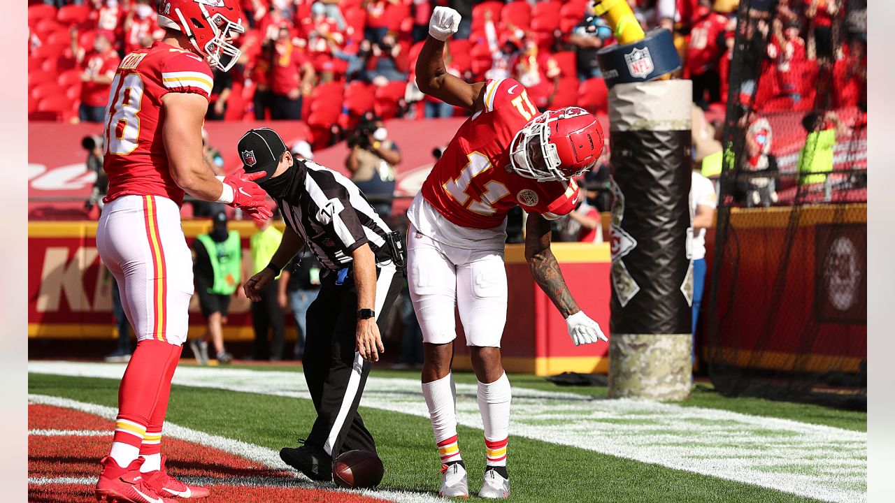 Chiefs Defeat Panthers, 33-31, in Thriller at Arrowhead on Sunday