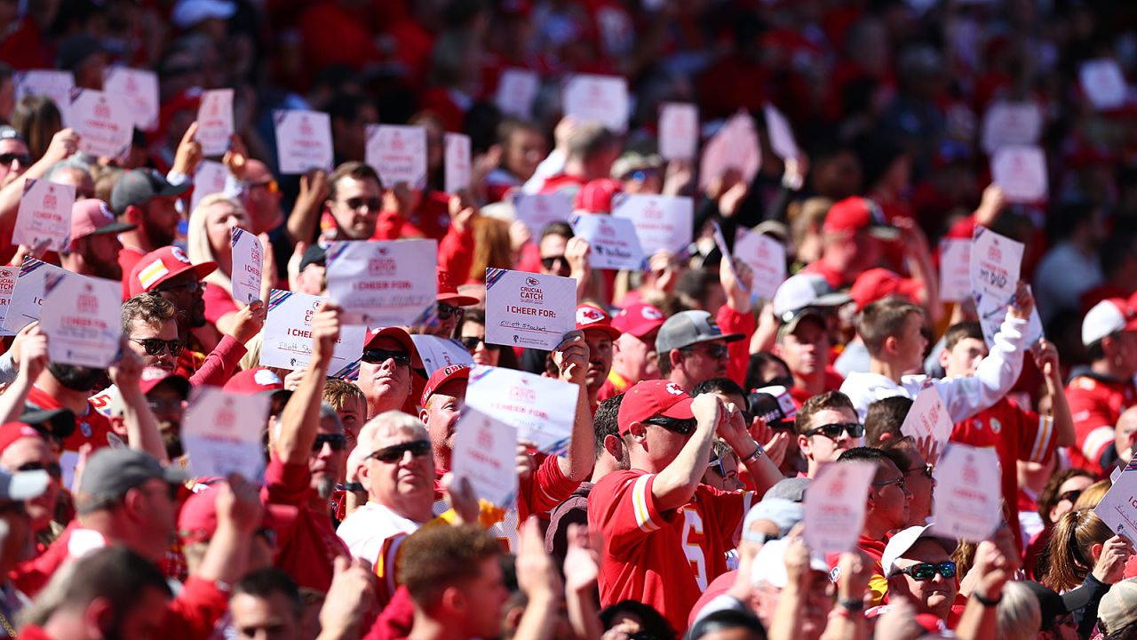 Kansas City Chiefs vs. Houston Texans. Fans support on NFL Game. Silhouette  of supporters, big screen with two rivals in background Stock Photo - Alamy