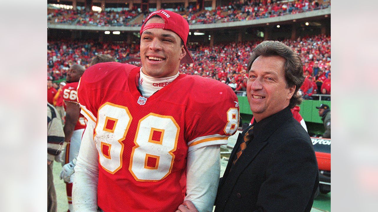 Tony Gonzalez on Travis Kelce: He could go down as one of the best