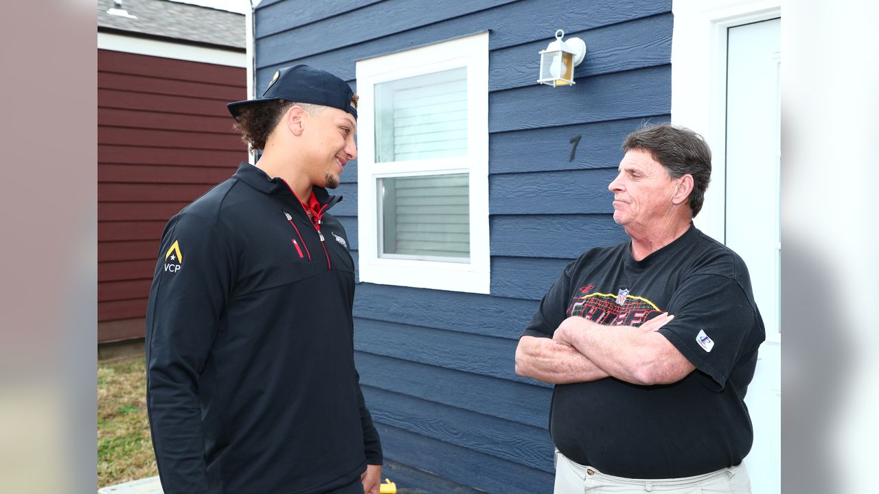 Patrick Mahomes partners with Community America in their initave to help build new tiny homes for homeless veterans.