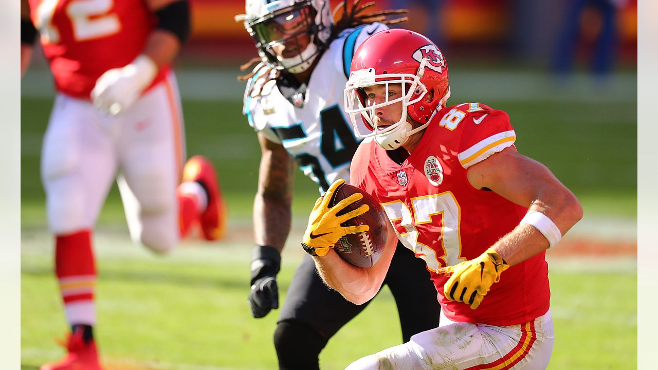 Chiefs hold on to beat Panthers, 33-31