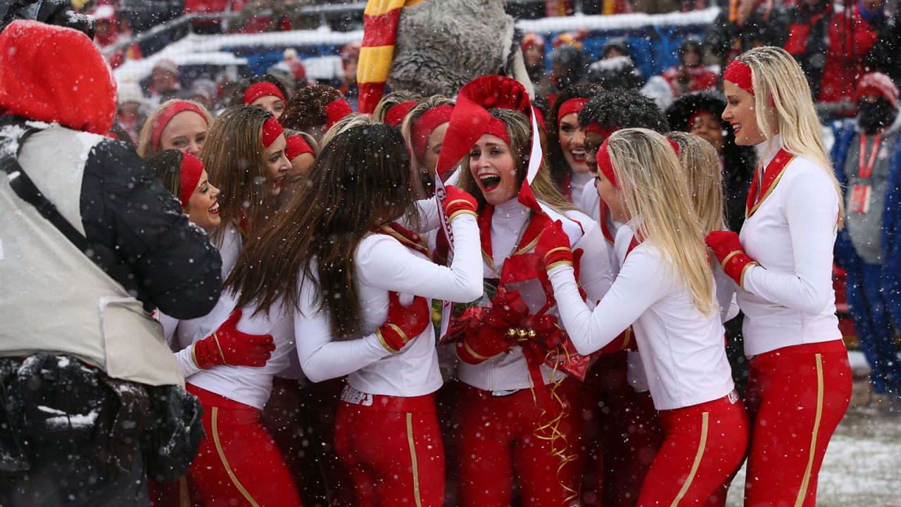 PHOTOS: Chiefs romp Broncos at snow-covered Arrowhead