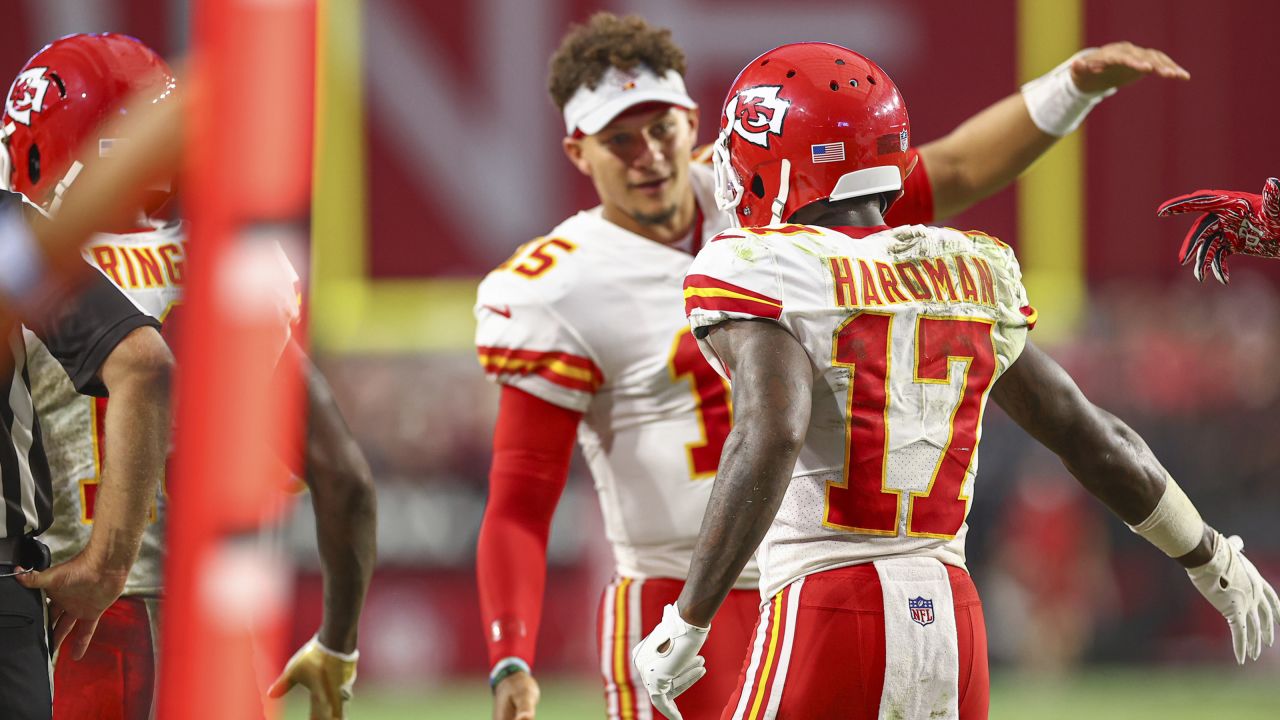 Henne, Buechele throw TD passes, Chiefs beat Cardinals 17-10