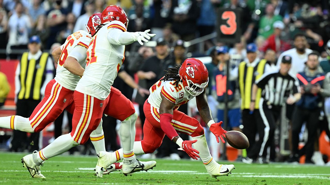 Chiefs win Super Bowl LVII; NFL world reacts to Mahomes' comeback, late  flag