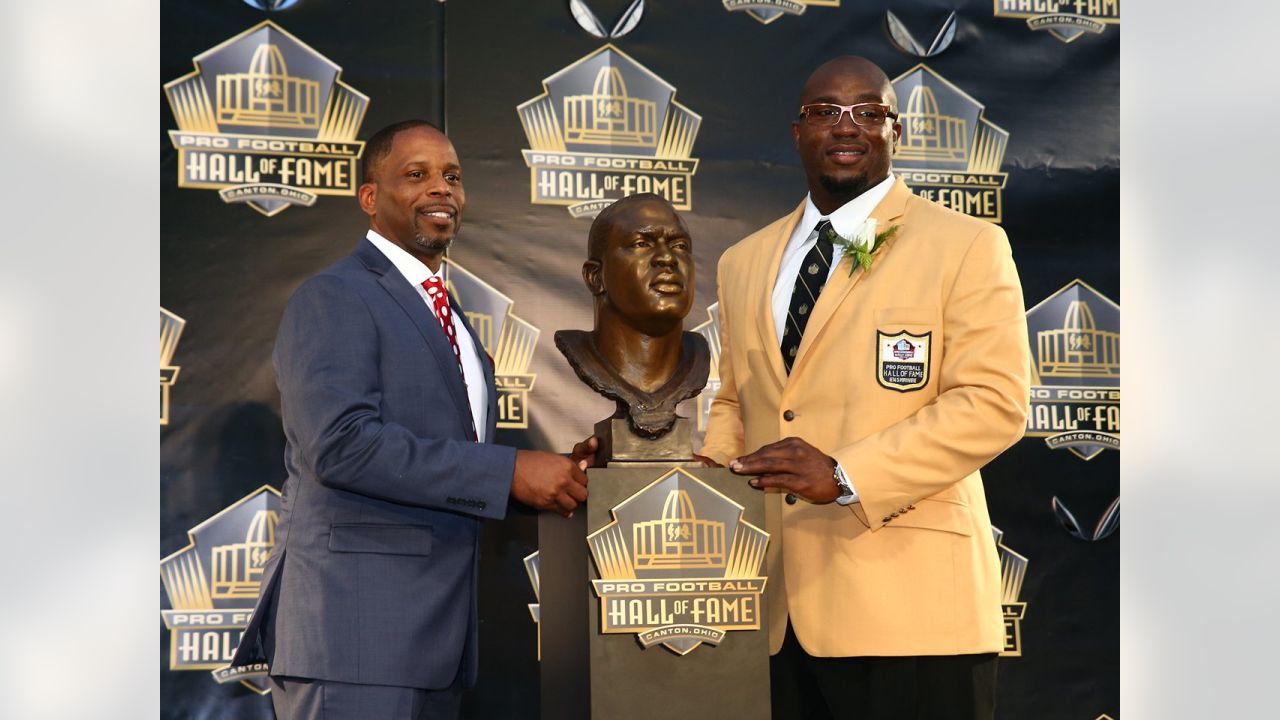 How are Pro Football Hall of Fame's Gold Jackets made? Haggar honors  special moment at enshrinement 