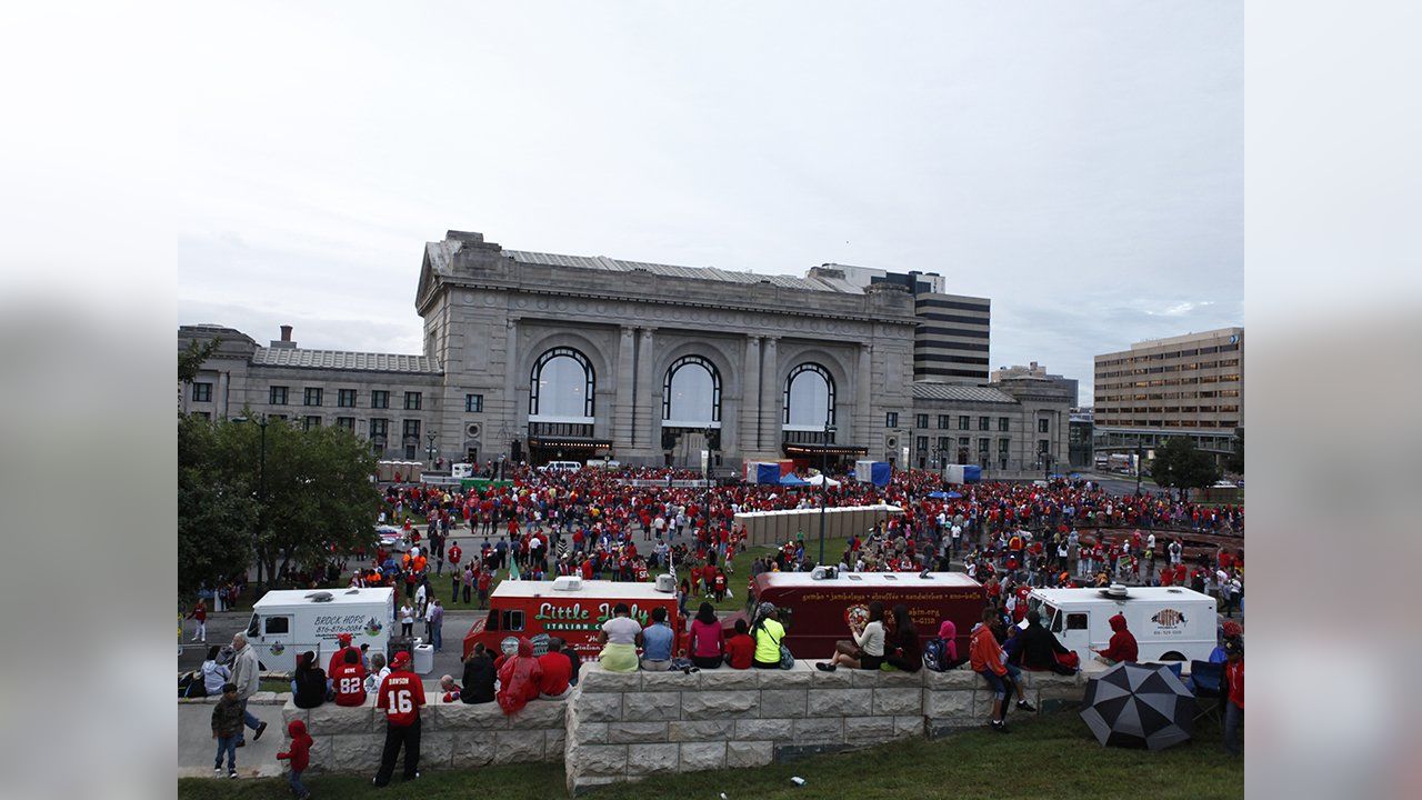 Welcome to Red Friday! Kansas City Chiefs celebrate the start of 2014  season - Arrowhead Pride