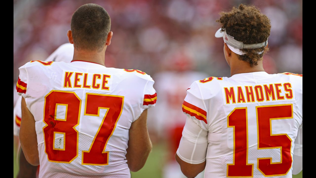 Patrick Mahomes and Chiefs torch 49ers defense, improve to 5-2 with  impressive win