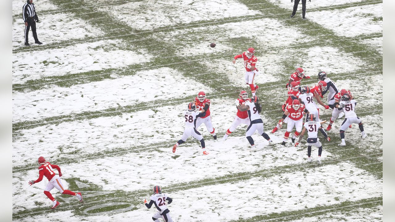 FINAL: Chiefs plow over Broncos 23-3 at snowy Arrowhead