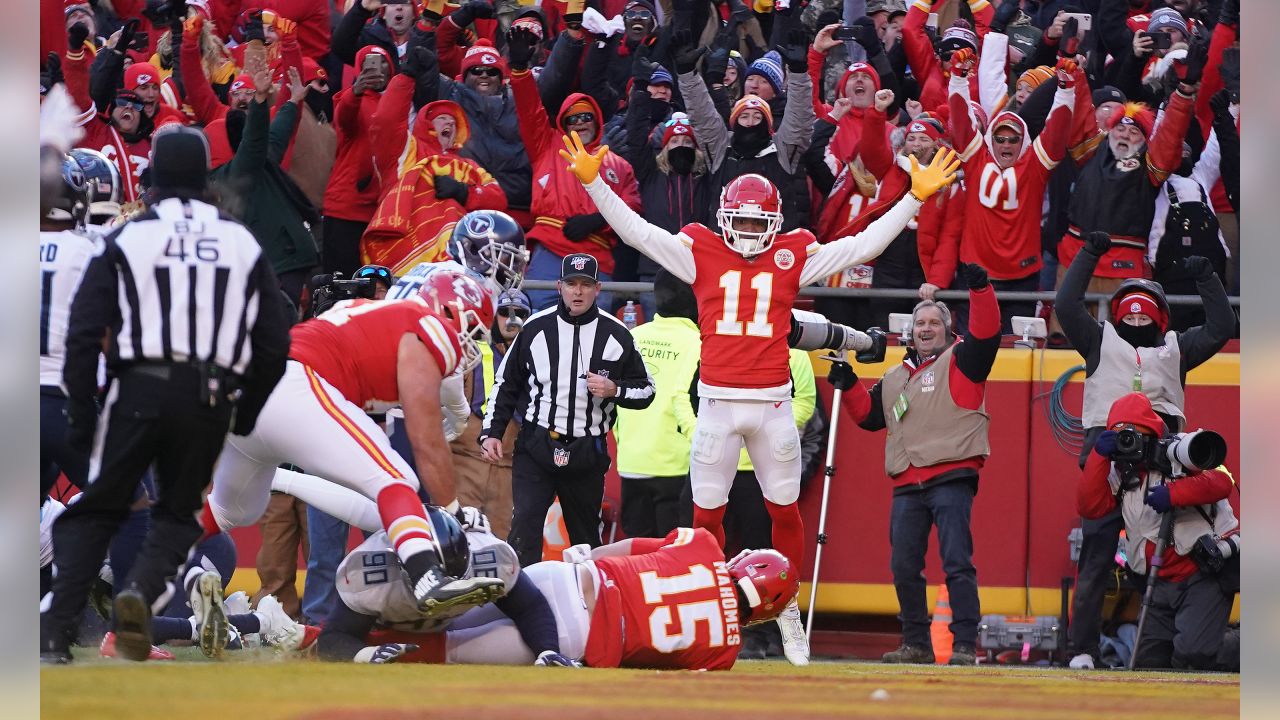 Kansas City Chiefs advance to Super Bowl LIV with win over Titans