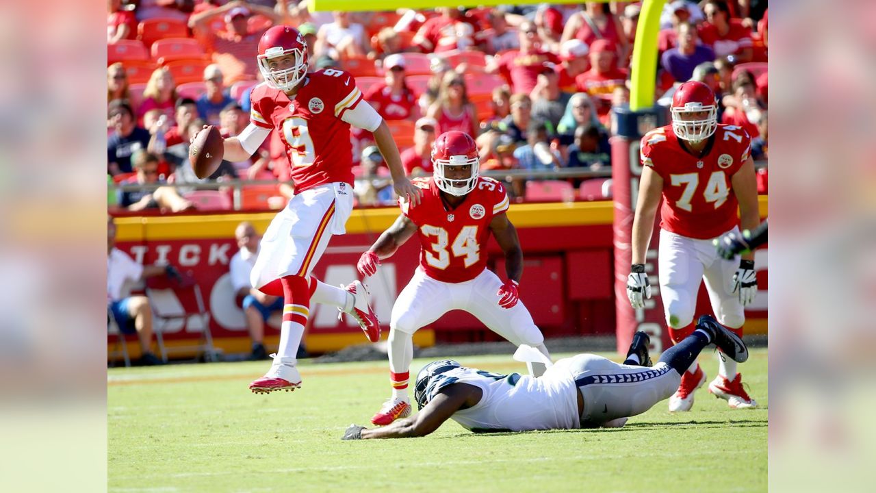 Tyler Bray (#9 Quarterback) Kansas City Chiefs.  Kansas city chiefs,  Football helmets, Kc chiefs