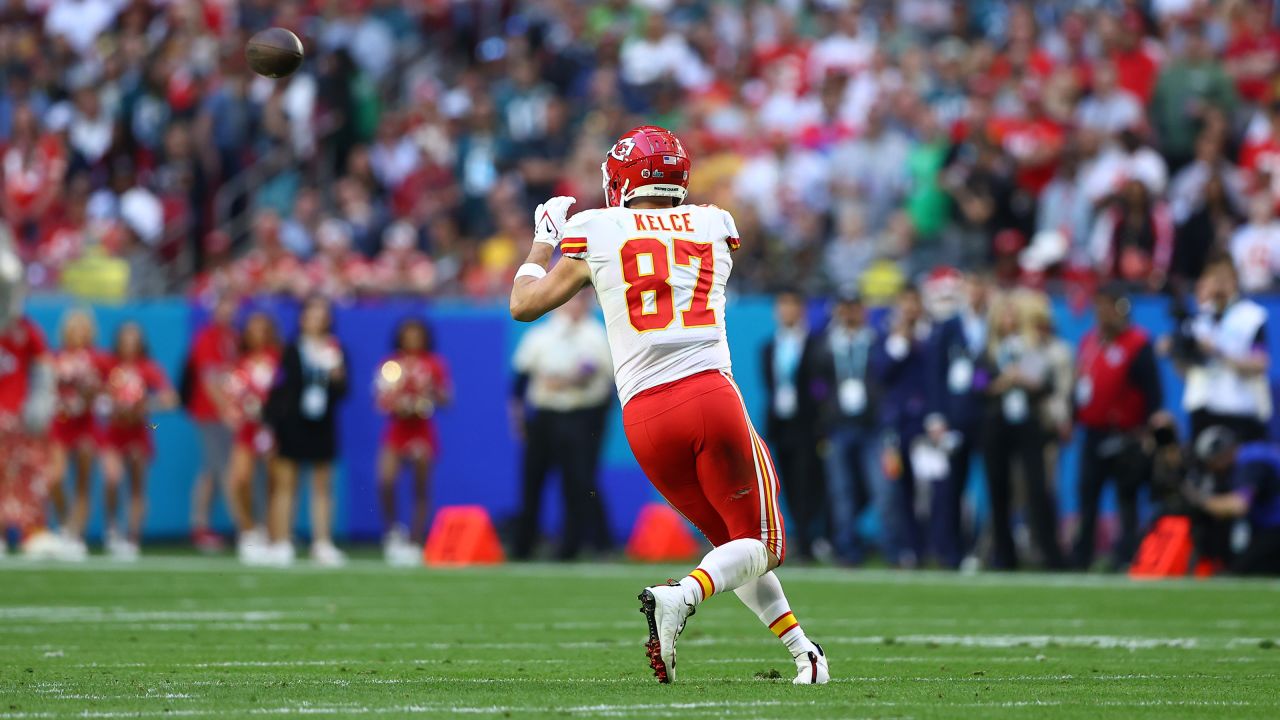 Chiefs win Super Bowl LVII; NFL world reacts to Mahomes' comeback, late  flag