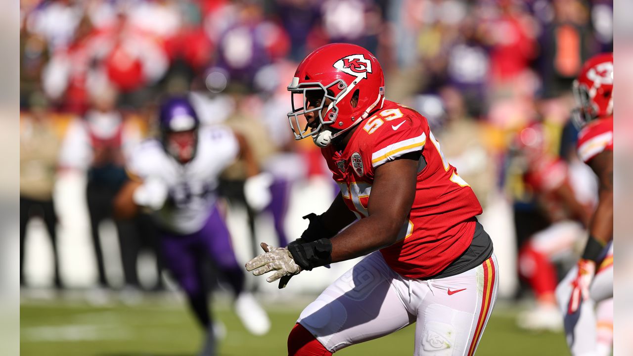 Helmet Stalker on X: The Kansas City Chiefs used gray facemasks during  today's game against the Vikings to honor their Super Bowl IV victory.   / X