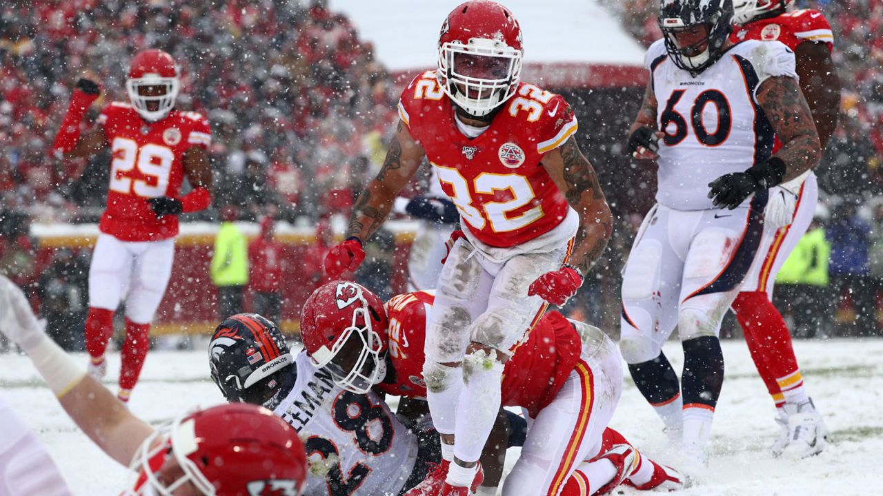 Chiefs Defeat Broncos, 23-3, in Snowy Matchup at Arrowhead