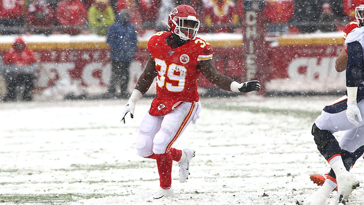 PHOTOS: Chiefs romp Broncos at snow-covered Arrowhead