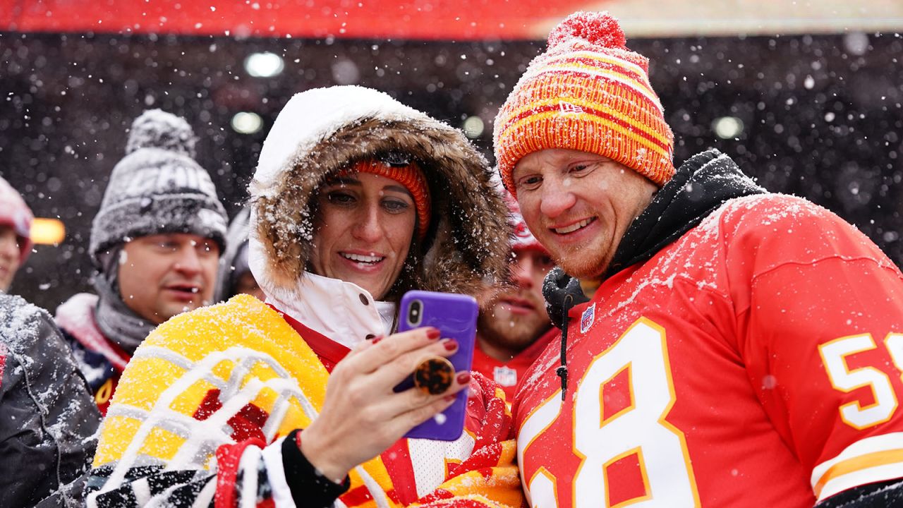 Chiefs roll to 23-3 victory over Broncos at snowy Arrowhead - The San Diego  Union-Tribune