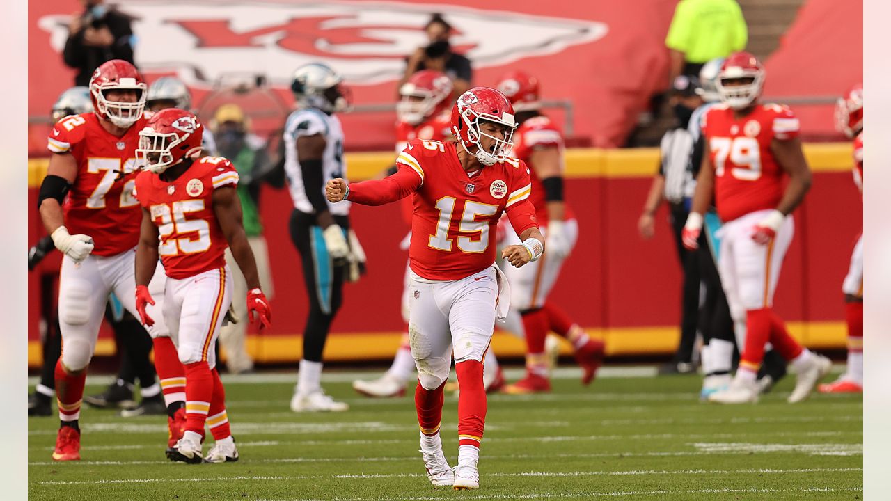 Chiefs hold on to beat Panthers, 33-31