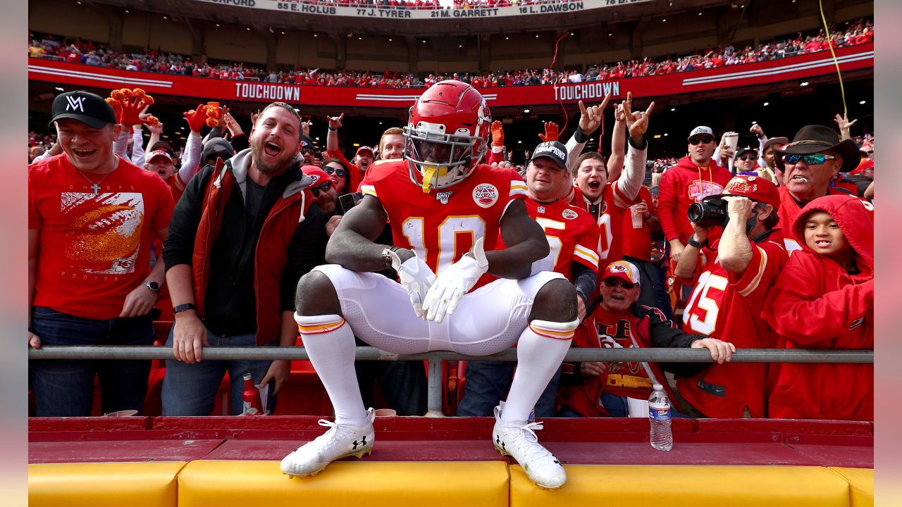 Kansas City fans erupt in Arrowhead Stadium as Chiefs progress to