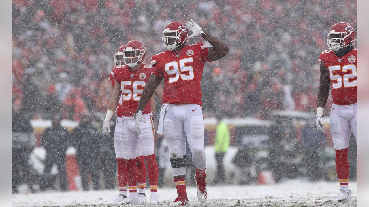 Chiefs roll to 23-3 victory over Broncos at snowy Arrowhead - The San Diego  Union-Tribune