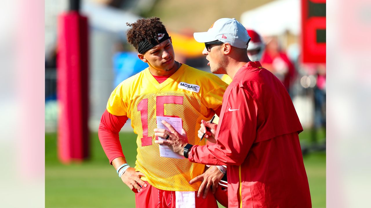 Chiefs QB Patrick Mahomes gives standouts at training camp