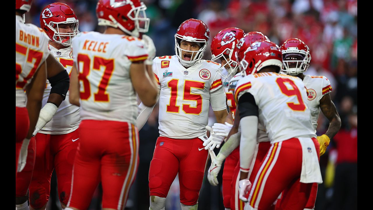 Chiefs win Super Bowl LVII; NFL world reacts to Mahomes' comeback, late  flag