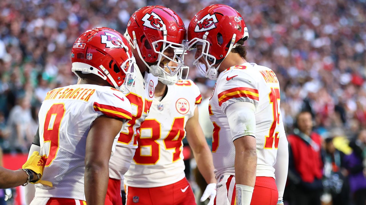 Chiefs win Super Bowl LVII; NFL world reacts to Mahomes' comeback, late  flag