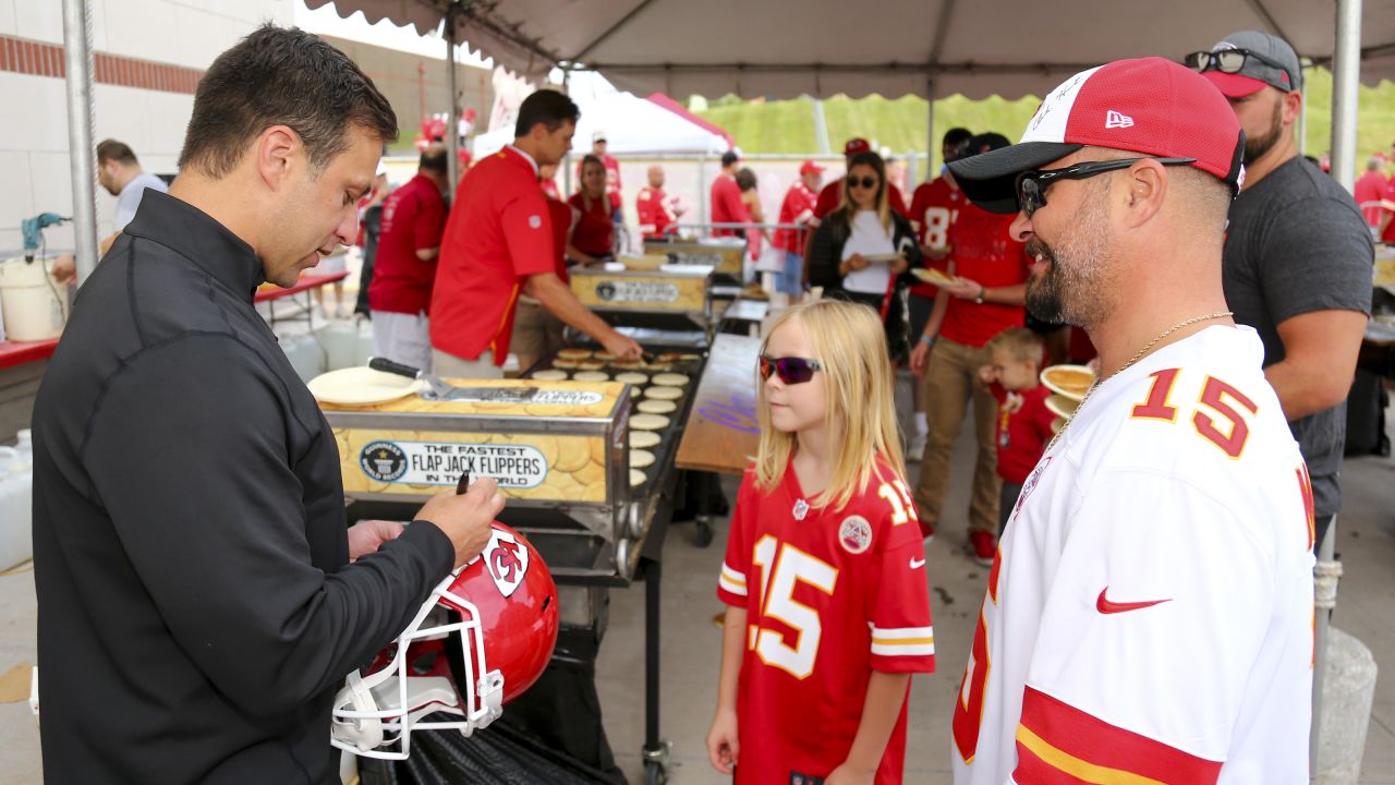 Chiefs okay season ticket holders at two practices